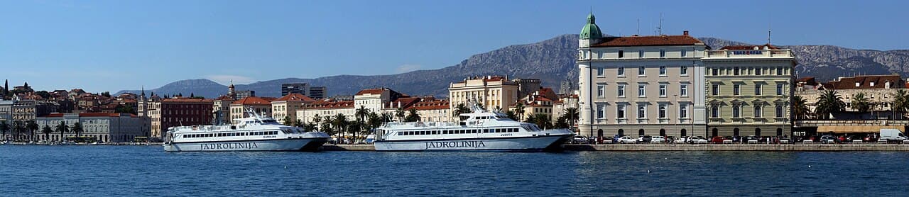 Split cruise port