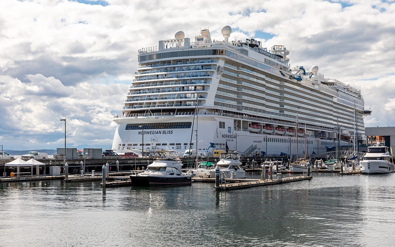 Royal Princess — 13-night Chicago, Empire Builder, Seattle & Alaskan Inside Passage