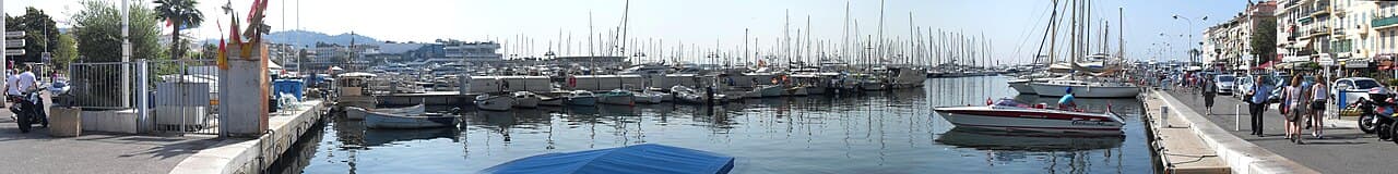 Cannes cruise port